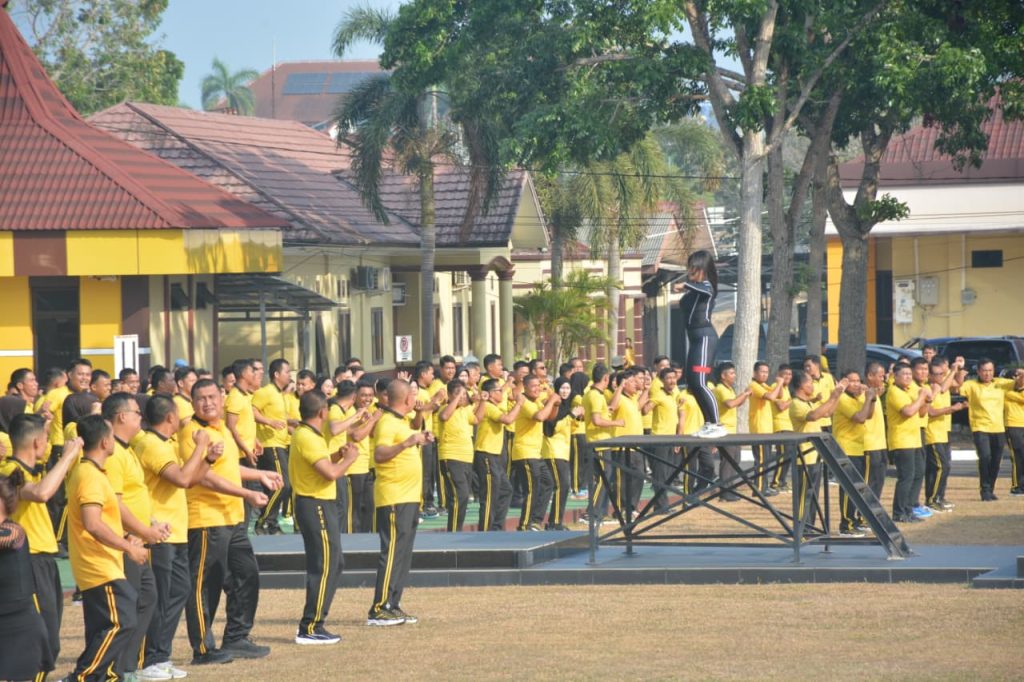 Olahraga Bersama Personel Polda Babel: Kunci Kebugaran dan Kekompakan