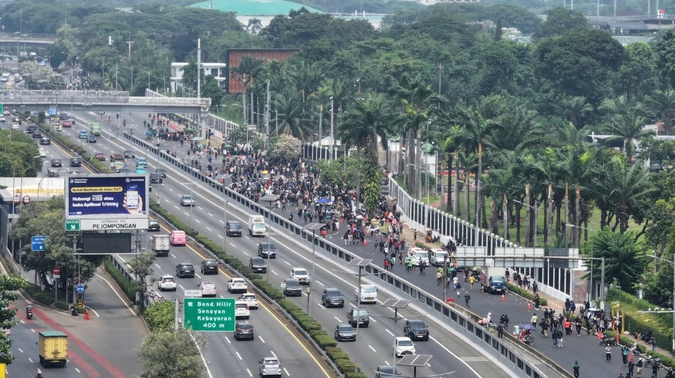 Pantauan Drone: Suasana Demo 27 Agustus di Depan DPR/MPR RI Terpantau Ramai dan Terkendali