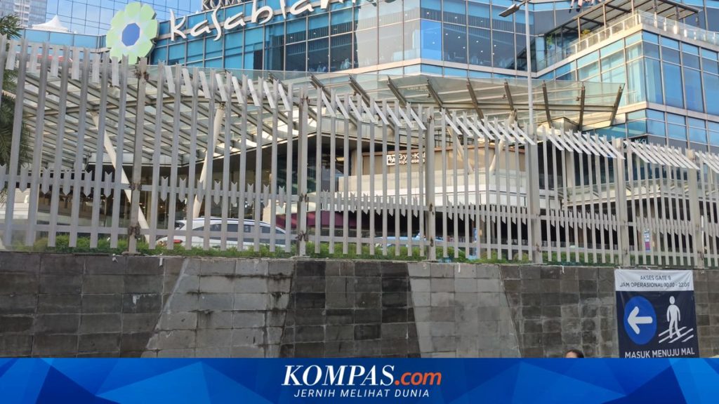 Pemisah Fisik Antara Pemerintah dan Masyarakat: Fungsi dan Kontroversi Pagar Pembatas