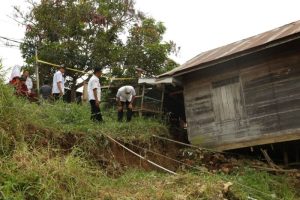 Pemkab HSU Sigap Tangani Musibah Dua Rumah Ambruk
