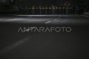Pengamanan Ketat Aksi Massa di Depan Gedung DPR/MPR