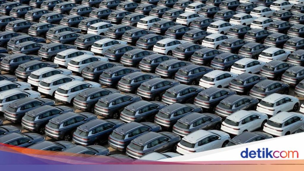 Penjualan Mobil China Merosot Tajam, Industri Otomotif Tertekan