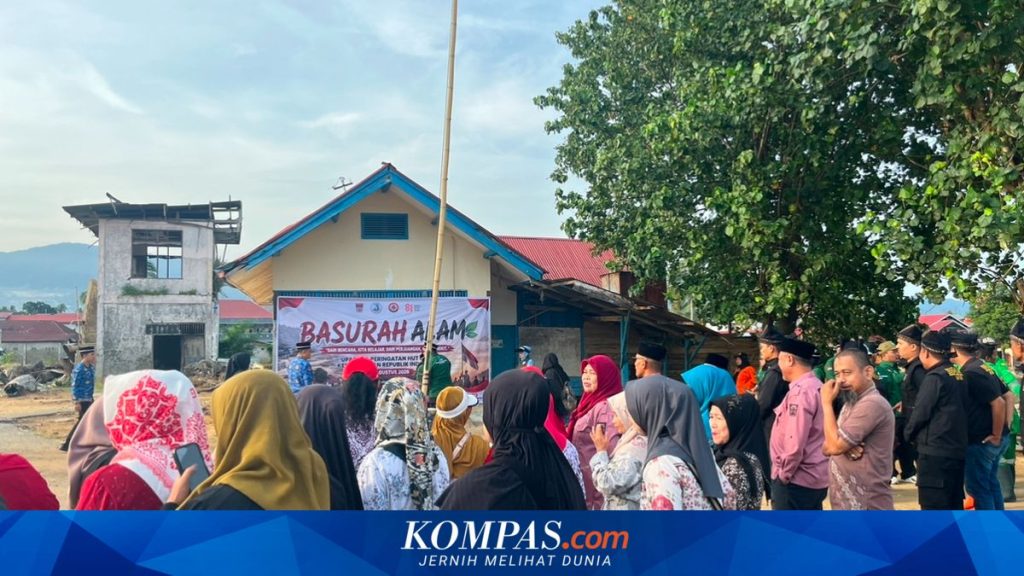 Penyintas Bencana Padang Gelar Upacara HUT RI di Hunian Sementara