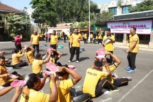 Peringati HUT ke-81 RI, Polres Pelabuhan Tanjung Perak Adakan Berbagai Lomba dan Kegiatan Olahraga