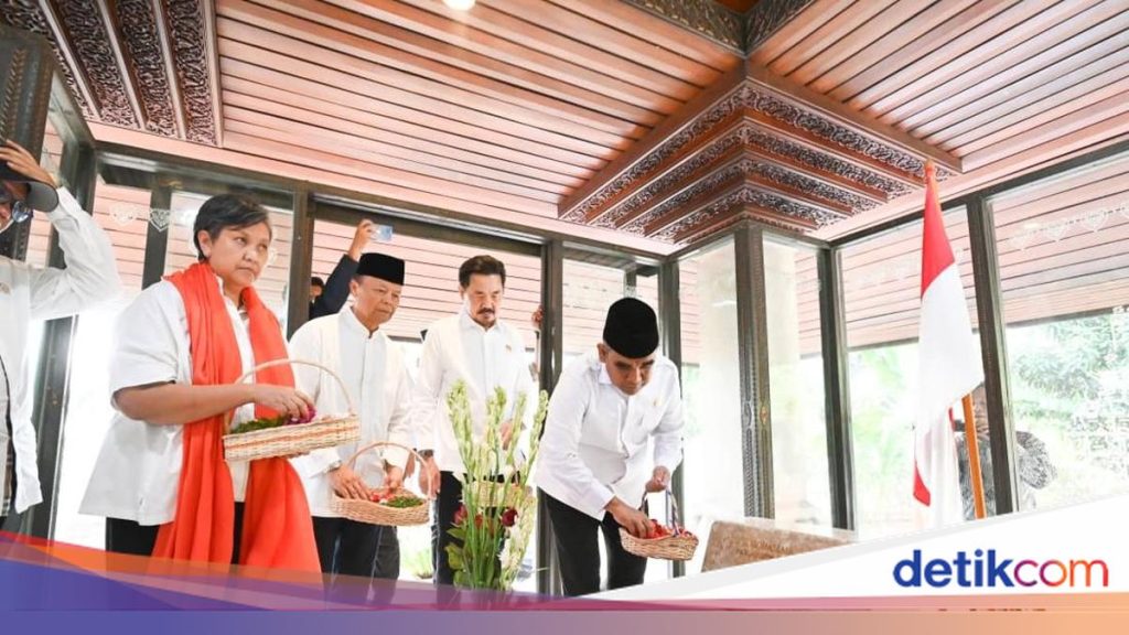 Pimpinan MPR Berziarah ke Makam Bung Hatta, Mengenang Perjuangan Sang Proklamator