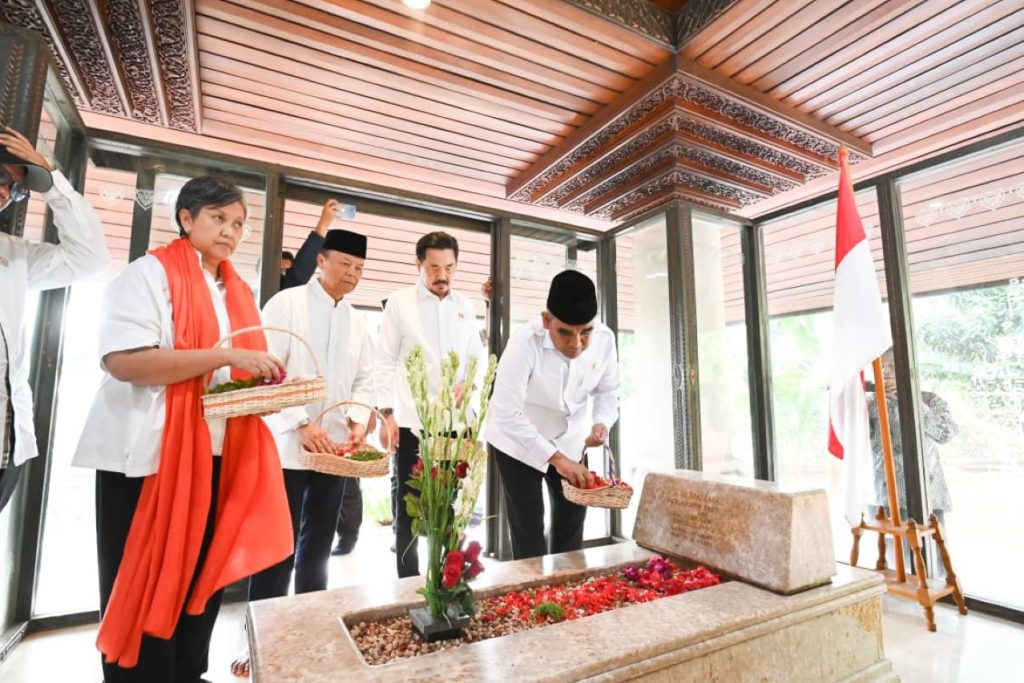 Pimpinan MPR Gelar Ziarah ke Makam Bung Hatta Jelang HUT ke-81 RI