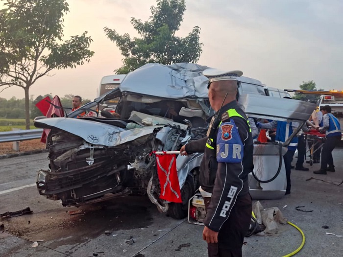Polisi Selidiki Tabrakan Dua Hiace di Tol Pandaan-Malang, Enam WNA China dan Sopir Luka