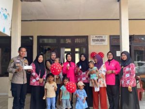Polres Lampung Utara Gelar Imunisasi dan Pemeriksaan Kesehatan Balita di Posyandu Kemala