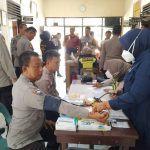 Polres OKU Polda Sumsel: Dokkes Gelar Pemeriksaan Kesehatan dan Pembagian Vitamin untuk Personel Polsek Semidang Aji