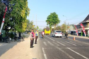 Polsek Balerejo Gelar Pengamanan Pagi untuk Cegah Kemacetan dan Kecelakaan di Titik Rawan
