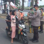 Polsek Sungai Rotan Bagikan Masker untuk Pelajar dan Pengguna Jalan