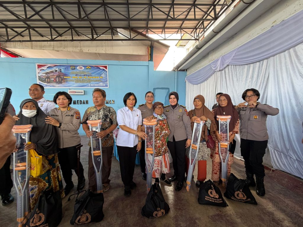 Polwan Polda Sumut Gelar Bakti Kesehatan di Belawan, 200 Warga Terima Pengobatan Gratis
