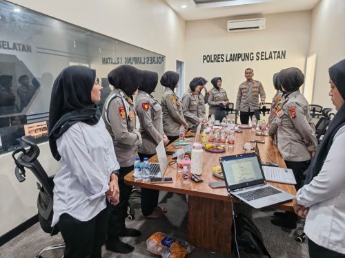 Polwan Polres Lampung Selatan Tingkatkan Kesadaran Kesehatan Mental Lewat Seminar Interaktif