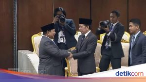 Prabowo Beri Hormat dan Salami Jokowi Usai Berpidato