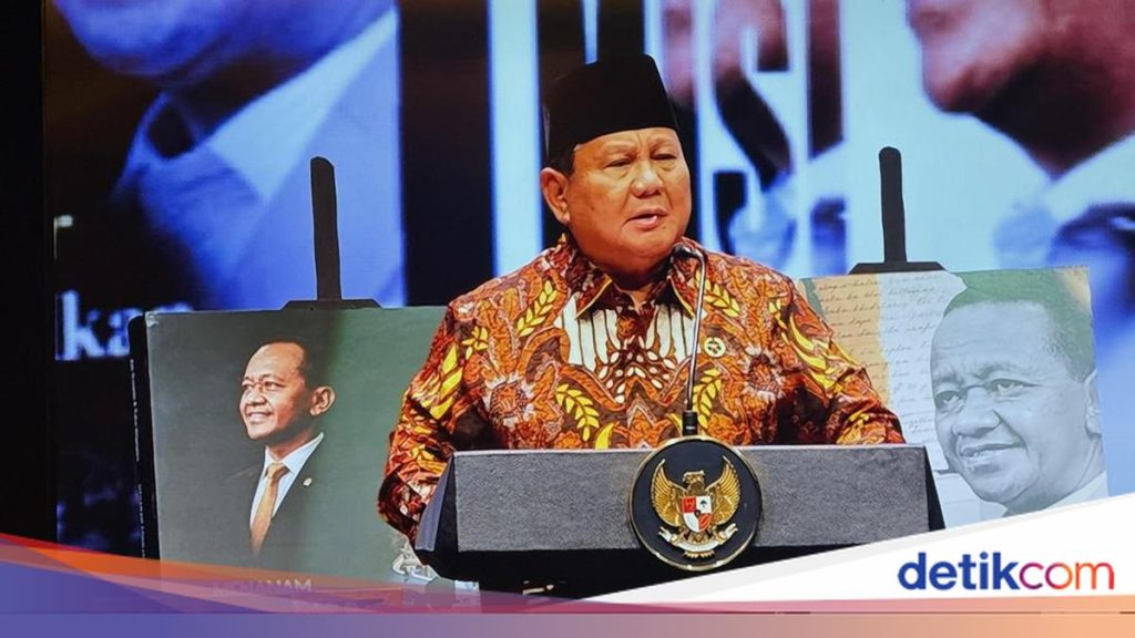Prabowo Beri Nilai 'Memuaskan' untuk Bahlil di Peluncuran Buku