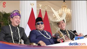 Prabowo Diapit Jokowi dan Gibran dalam Upacara HUT ke-81 RI di Istana Merdeka
