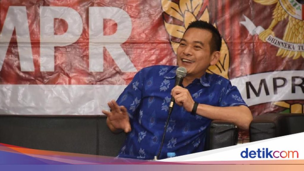 Prabowo Diapit Jokowi dan Gibran, PKB: Silaturahmi Lebih Utama daripada Beda Politik