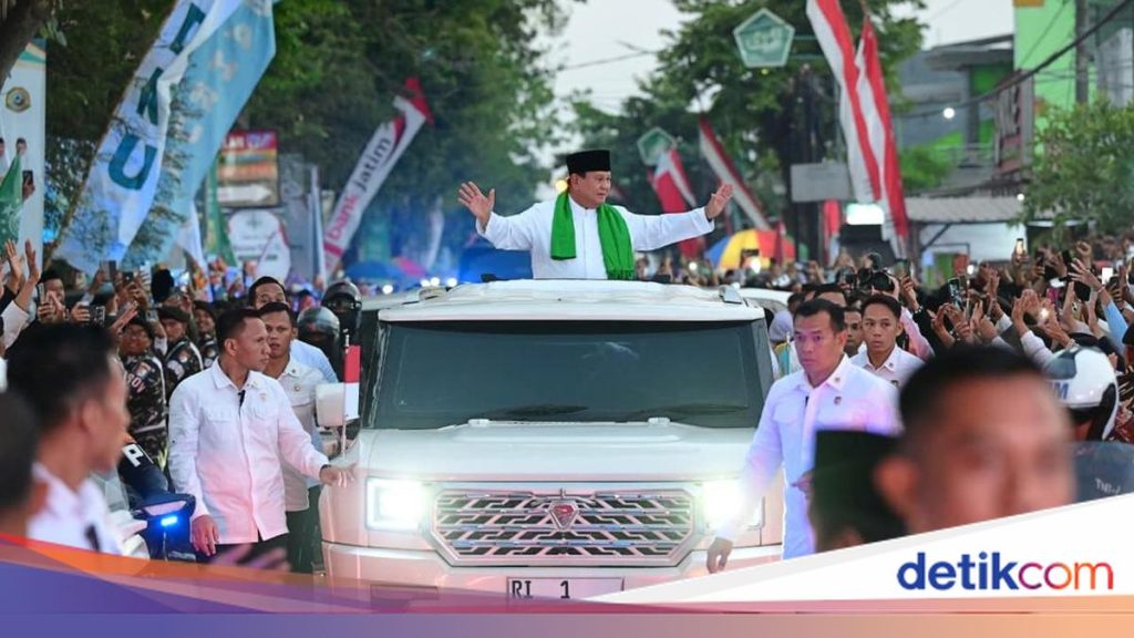 Prabowo Disambut Antusias Warga Jombang dalam Muktamar ke-35 NU