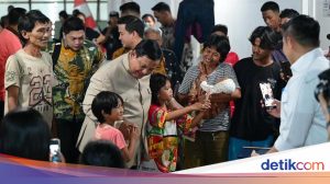 Prabowo Disambut Hangat, Tinjau Hunian Baru Warga Bantaran Rel Senen