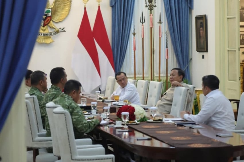 Prabowo Gelar Pertemuan dengan Panglima TNI dan Tiga Kepala Staf di Istana, Ini yang Dibahas