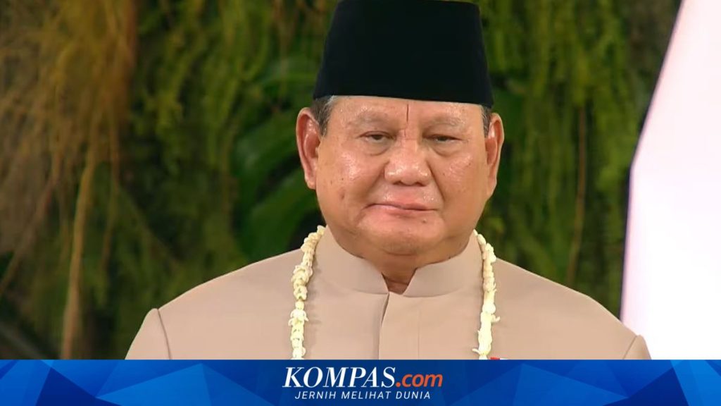 Prabowo Pimpin Upacara Penurunan Bendera di Istana: Momen Khidmat yang Menjadi Sorotan