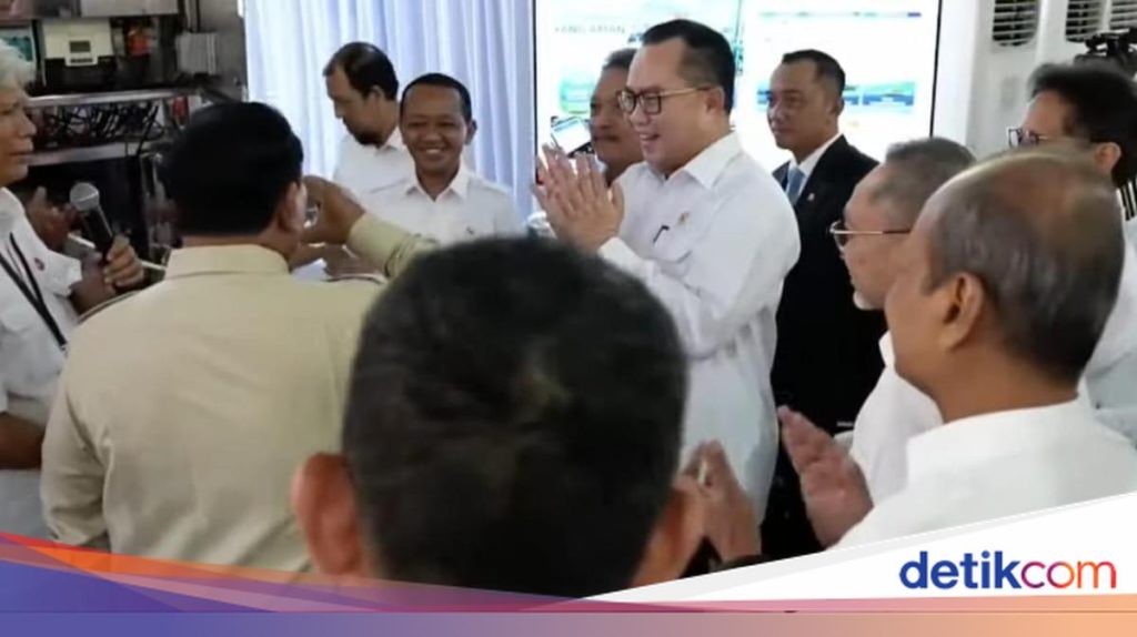 Prabowo Uji Coba Air Minum Hasil Olahan BRIN dari Air Laut