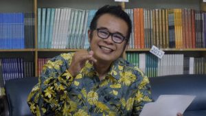 Resep Bahagia: Mengolah Emosi dalam Puisi Fajrul Alam