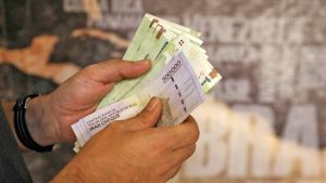 Rial Iran Anjlok ke Level Terendah: 2 Juta per Dolar AS, Uang Kertas Makin Tak Berharga