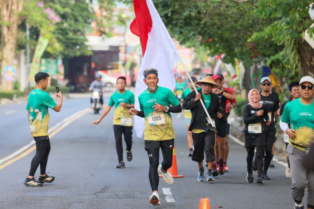 Ribuan Warga Meriahkan Penutup HUT ke-81 Jateng: Lari 5K, Kuliner Gratis, dan Gerakan Pangan Murah