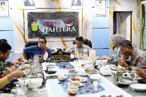Sambutan Spesial untuk Ketua Komisi II DPR: Hidangan Khas Banjarmasin, Sepat Kering dan Cacapan