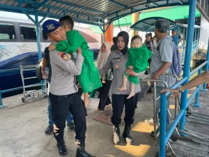 Satpolairud Polresta Tanjungpinang Bergerak Cepat Selamatkan Seluruh Penumpang Kecelakaan Laut