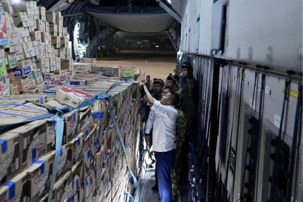 Seskab Teddy Pastikan Logistik Bencana Tepat Sasaran ke Masyarakat