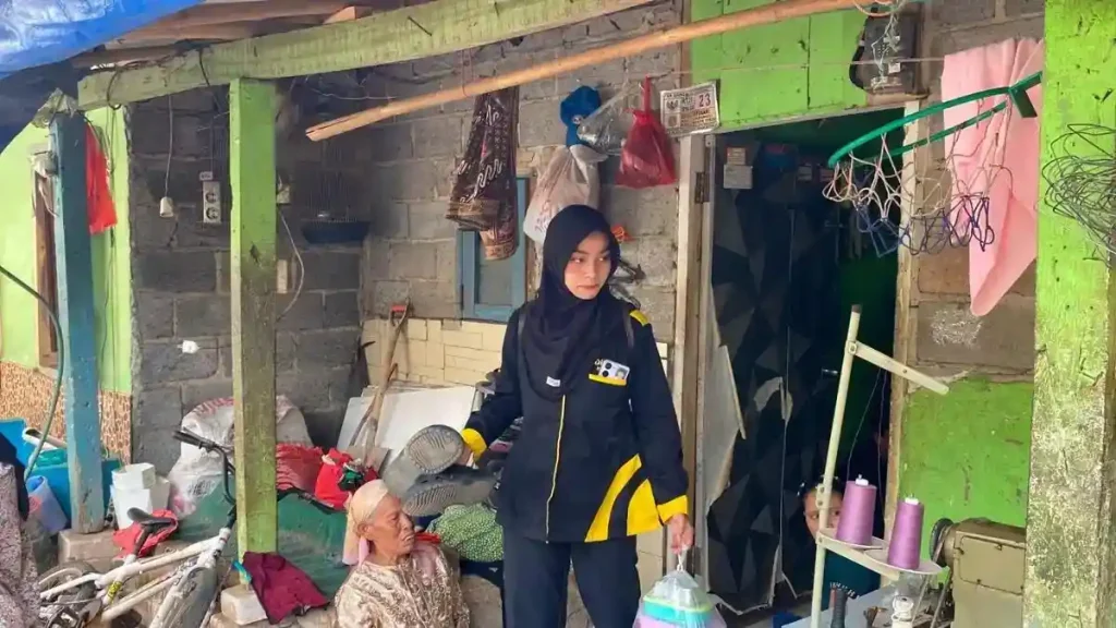 Susanah Jadi Sorotan: Pemotretan Jelang Sidang MPR Viral, Berujung Aksi Kupas Bawang