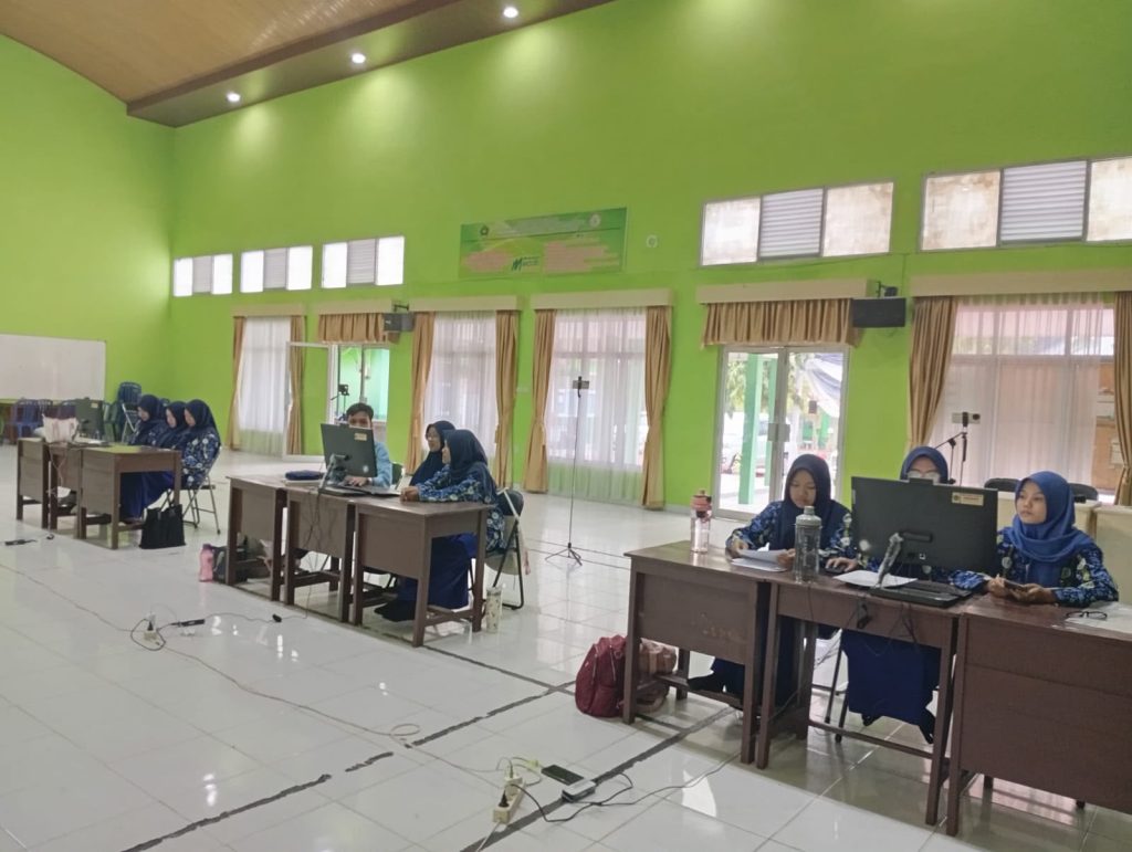 Tiga Tim MAN 2 Bandar Lampung Unjuk Kemampuan di Kompetisi Keuangan Syariah OJK untuk Asah Literasi