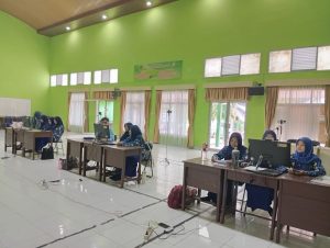 Tiga Tim MAN 2 Bandar Lampung Unjuk Kemampuan di Kompetisi Keuangan Syariah OJK untuk Asah Literasi