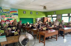 Tim Dosen UPN Veteran Jatim Ciptakan Buku Cerita Interaktif dengan Teknologi Augmented Reality