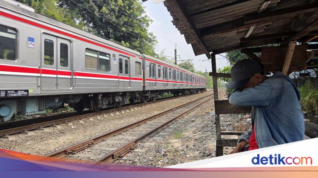 Tragedi di Tebet: Warga Meninggal Dunia Tertabrak KRL, Korban Terpental Sejauh 10 Meter