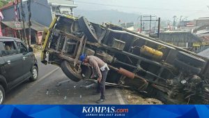 Truk Patah As Mundur di Tanjakan Ciwidey Bandung: Kecelakaan Beruntun Tabrak Mobil dan Motor
