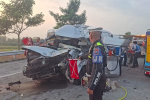 Tujuh Orang Terluka dalam Kecelakaan Beruntun Dua Mobil Hiace di Tol Pandaan-Malang