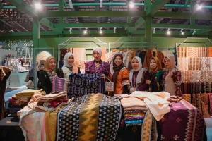 UMKM Sultra Pamerkan Tenun dan Kuliner Khas di Ajang KKI 2026
