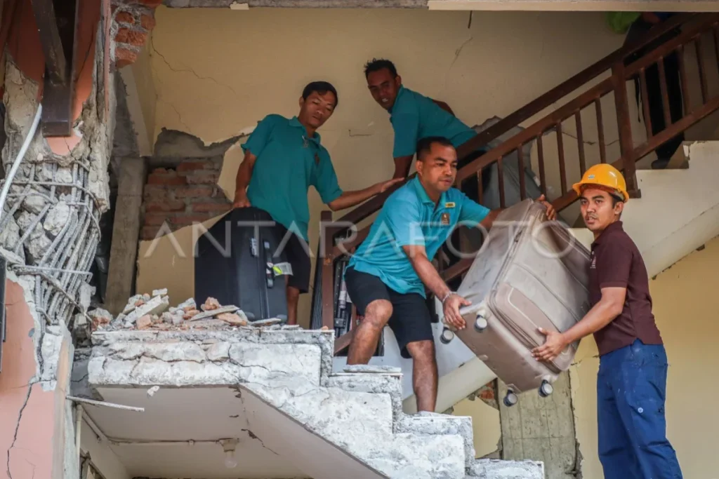 Unhas Luncurkan KKN Tanggap Bencana untuk Bantu Korban di NTT
