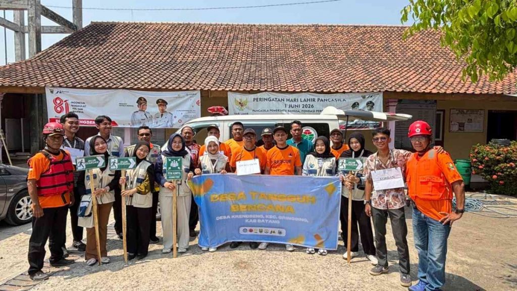 UNNES KKN Gelar Simulasi Banjir di Desa Krengseng untuk Tingkatkan Kesiapsiagaan Masyarakat