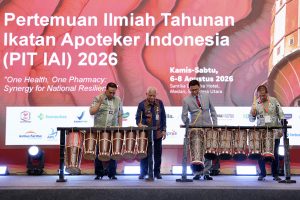 Wagub Surya Dorong Sinergi Pemerintah dan Apoteker Atasi Krisis Kesehatan Dunia