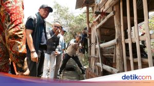 Waka DPR Saan Tinjau Kekeringan di Desa Slangit Cirebon, Salurkan Bantuan Air Bersih untuk Warga