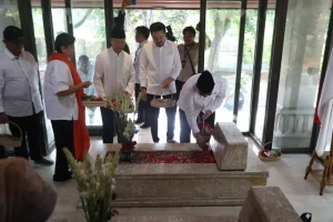 Ziarah Kebangsaan: Pimpinan MPR Hormati Jasa Bung Hatta di Makamnya