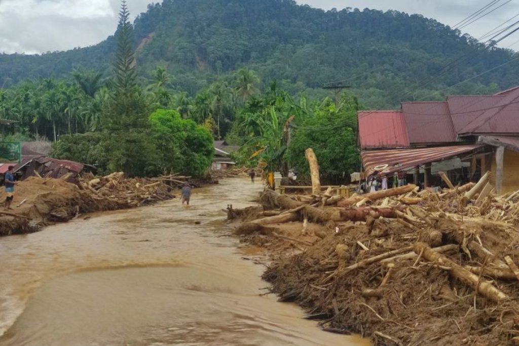 BNPB Laporkan 30 Warga Mengungsi ke Gereja Akibat Banjir di Tapanuli Tengah
