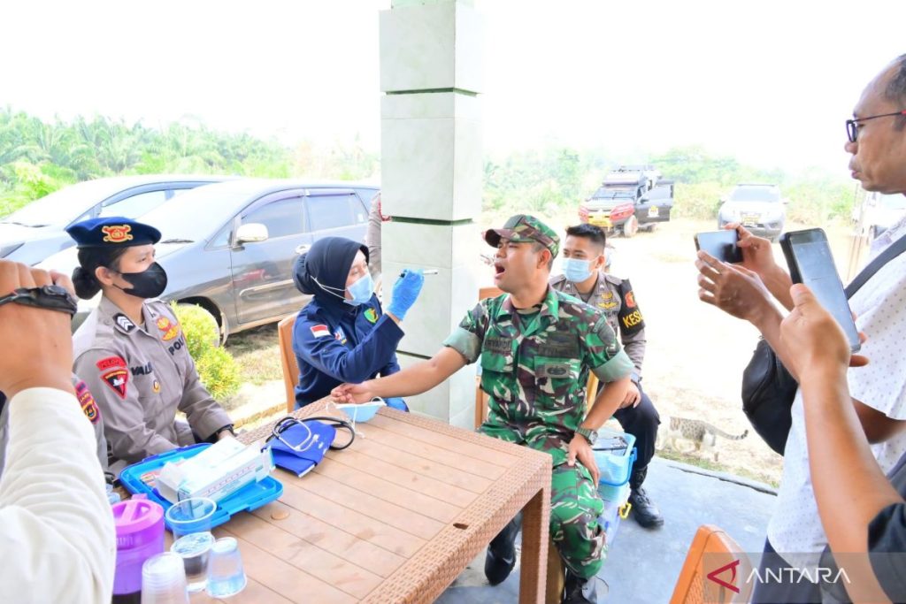 Brimob Jambi Periksa Kesehatan Personel Satgas Karhutla di Batanghari