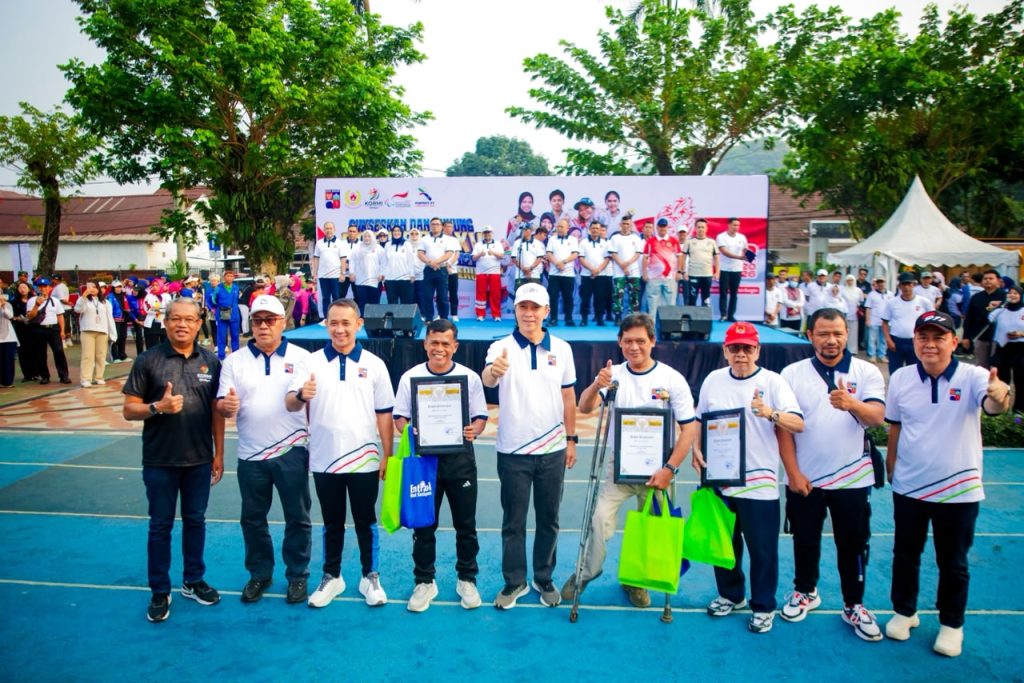 Dedie Rachim Beri Penghargaan untuk Tokoh Olahraga atas Dedikasi Mereka