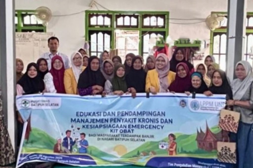 Edukasi Mitigasi Bencana: Tim PKM Kesehatan FIK UNP Latih Warga Guguak Malalo Kelola Penyakit Kronis dan Siapkan Emergency Kit Obat