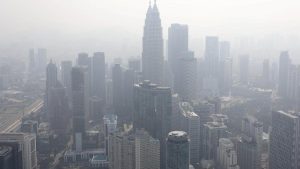 Kabut Asap Kebakaran Hutan Kalimantan Sebabkan Lonjakan Kasus Gangguan Pernapasan di Malaysia